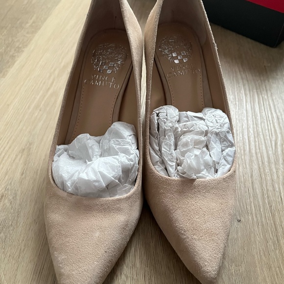 NW Vince Camuto Retsie Pump/ Heels, Nude Suede Pointed-Toe Pumps - Picture 7 of 8